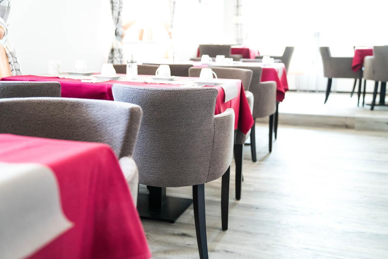 & Restaurant La Amalia